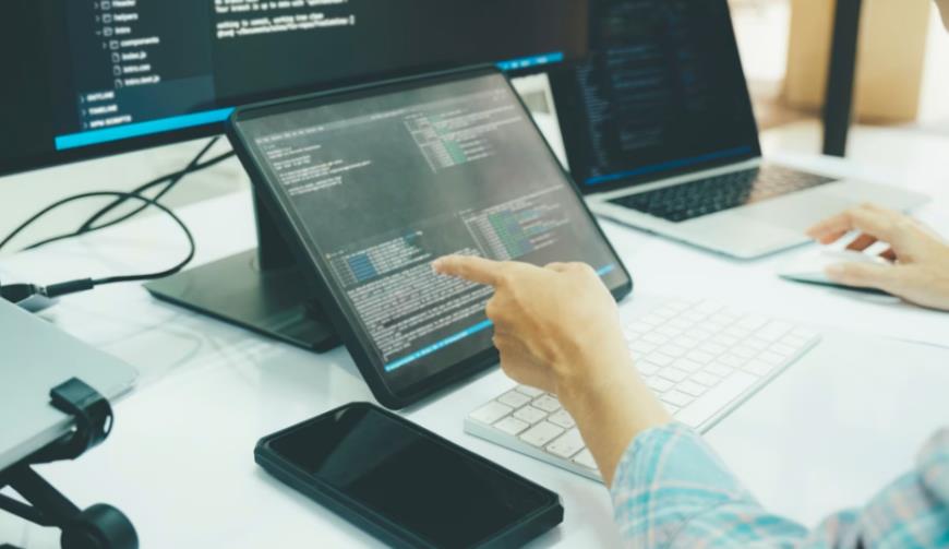 信创生态圈扩容：厂商联盟如何推动“兼容适配”与“标准统一”